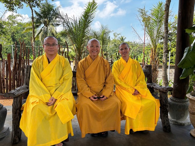 Chư Tăng Tổ đình Hoằng Pháp mừng khánh tuế Hòa thượng Đạo trưởng sau khi mãn khóa An cư kiết hạ PL.2569