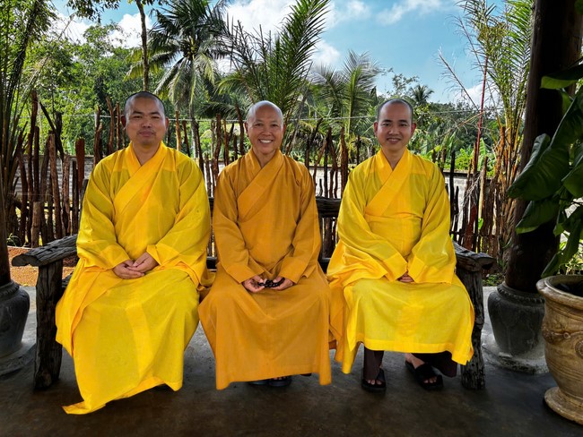 Chư Tăng Tổ đình Hoằng Pháp mừng khánh tuế Hòa thượng Đạo trưởng sau khi mãn khóa An cư kiết hạ PL.2569