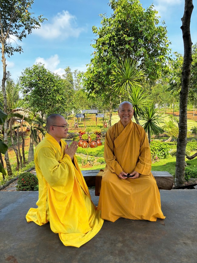 Chư Tăng Tổ đình Hoằng Pháp mừng khánh tuế Hòa thượng Đạo trưởng sau khi mãn khóa An cư kiết hạ PL.2569