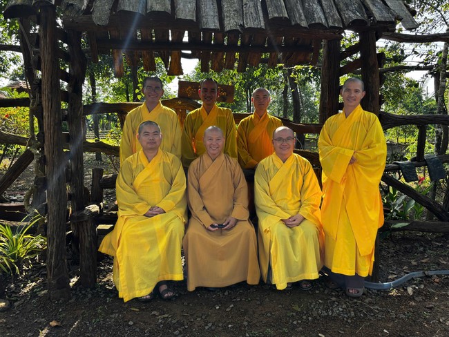 Chư Tăng Tổ đình Hoằng Pháp mừng khánh tuế Hòa thượng Đạo trưởng sau khi mãn khóa An cư kiết hạ PL.2569