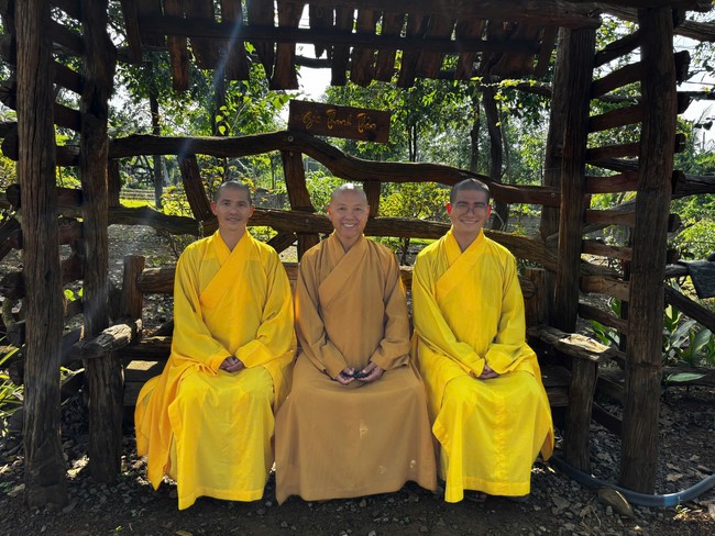 Chư Tăng Tổ đình Hoằng Pháp mừng khánh tuế Hòa thượng Đạo trưởng sau khi mãn khóa An cư kiết hạ PL.2569