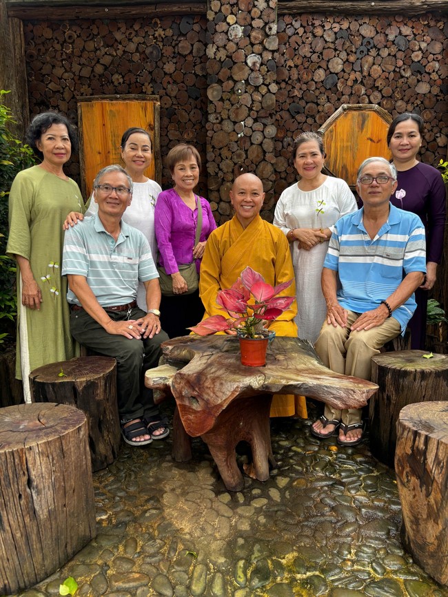 Chư Tăng Tổ đình Hoằng Pháp mừng khánh tuế Hòa thượng Đạo trưởng sau khi mãn khóa An cư kiết hạ PL.2569