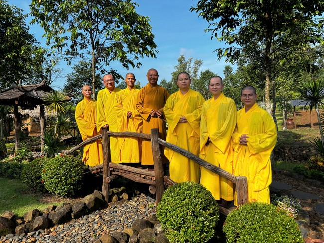 Chư Tăng Tổ đình Hoằng Pháp mừng khánh tuế Hòa thượng Đạo trưởng sau khi mãn khóa An cư kiết hạ PL.2569