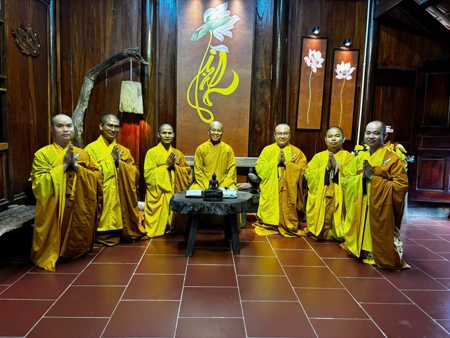 Chư Tăng Tổ đình Hoằng Pháp mừng khánh tuế Hòa thượng Đạo trưởng sau khi mãn khóa An cư kiết hạ PL.2569