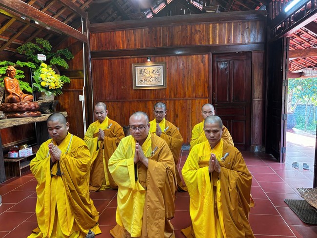 Chư Tăng Tổ đình Hoằng Pháp mừng khánh tuế Hòa thượng Đạo trưởng sau khi mãn khóa An cư kiết hạ PL.2569