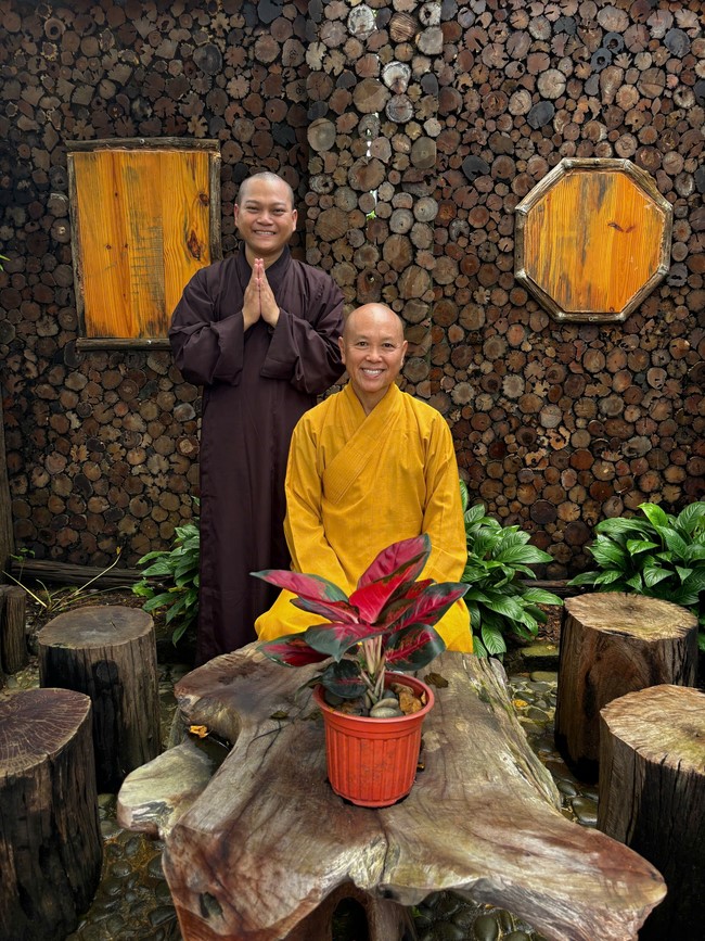 Chư Tăng Tổ đình Hoằng Pháp mừng khánh tuế Hòa thượng Đạo trưởng sau khi mãn khóa An cư kiết hạ PL.2569