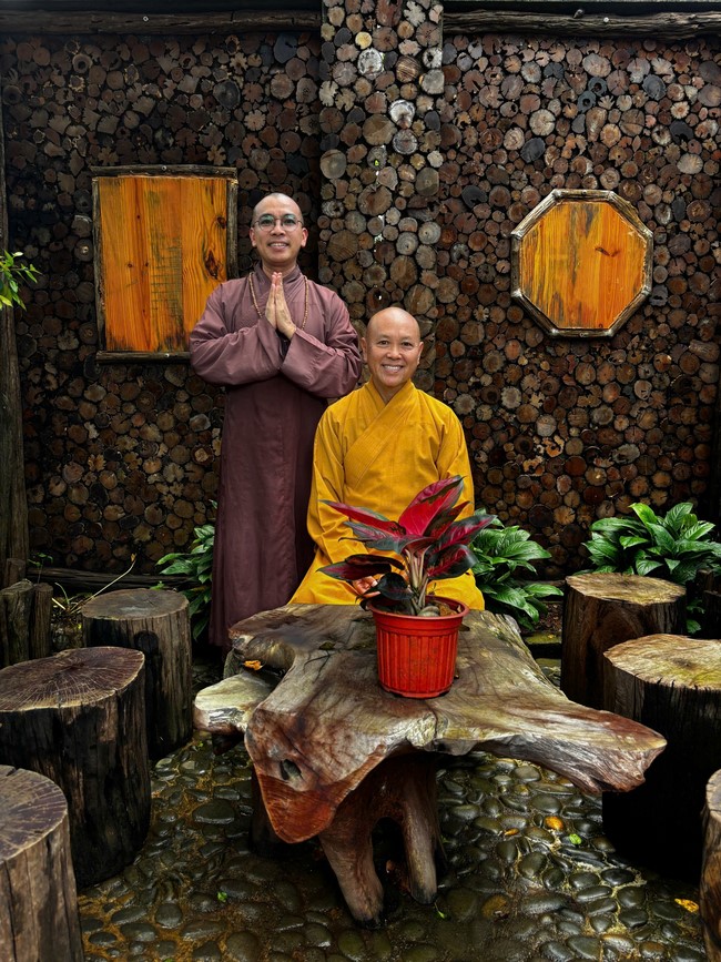 Chư Tăng Tổ đình Hoằng Pháp mừng khánh tuế Hòa thượng Đạo trưởng sau khi mãn khóa An cư kiết hạ PL.2569