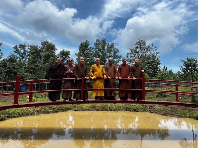 Chư Tăng Tổ đình Hoằng Pháp mừng khánh tuế Hòa thượng Đạo trưởng sau khi mãn khóa An cư kiết hạ PL.2569