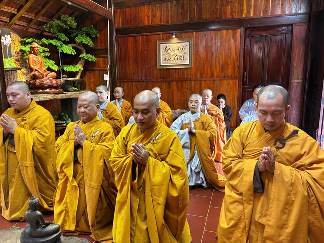 Chư Tăng Tổ đình Hoằng Pháp mừng khánh tuế Hòa thượng Đạo trưởng sau khi mãn khóa An cư kiết hạ PL.2569