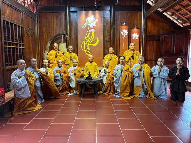 Chư Tăng Tổ đình Hoằng Pháp mừng khánh tuế Hòa thượng Đạo trưởng sau khi mãn khóa An cư kiết hạ PL.2569