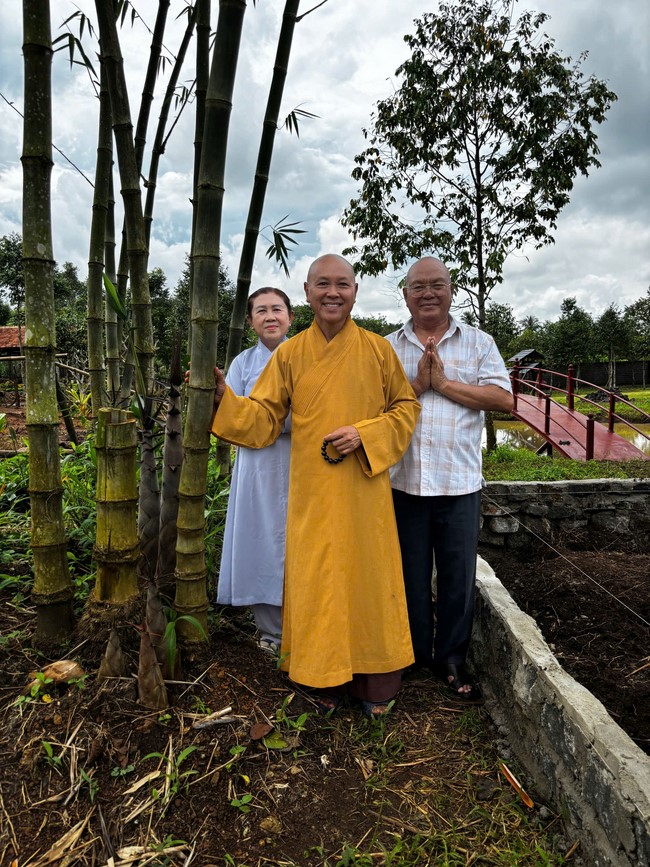 Chư Tăng Tổ đình Hoằng Pháp mừng khánh tuế Hòa thượng Đạo trưởng sau khi mãn khóa An cư kiết hạ PL.2569