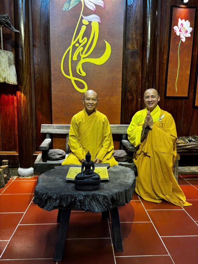 Chư Tăng Tổ đình Hoằng Pháp mừng khánh tuế Hòa thượng Đạo trưởng sau khi mãn khóa An cư kiết hạ PL.2569