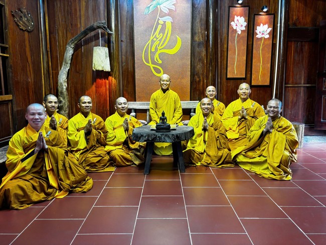 Chư Tăng Tổ đình Hoằng Pháp mừng khánh tuế Hòa thượng Đạo trưởng sau khi mãn khóa An cư kiết hạ PL.2569