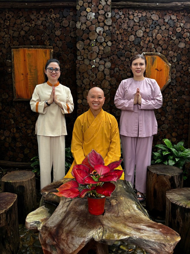 Chư Tăng Tổ đình Hoằng Pháp mừng khánh tuế Hòa thượng Đạo trưởng sau khi mãn khóa An cư kiết hạ PL.2569