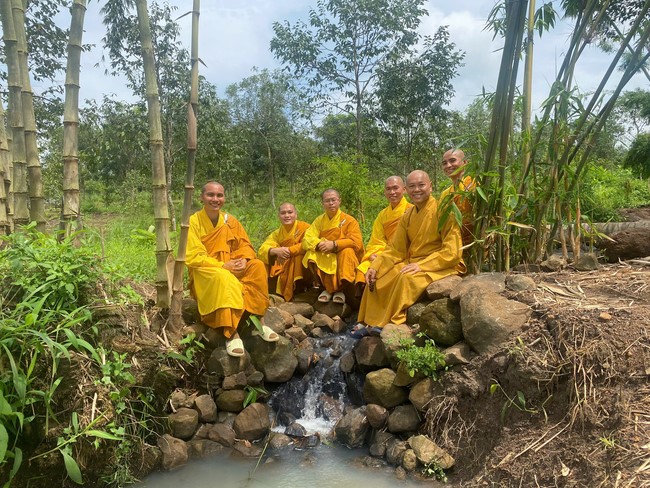 Chư Tăng Tổ đình Hoằng Pháp mừng khánh tuế Hòa thượng Đạo trưởng sau khi mãn khóa An cư kiết hạ PL.2569