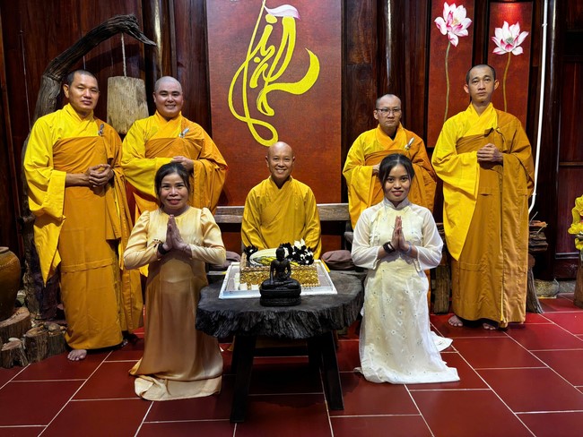 Chư Tăng Tổ đình Hoằng Pháp mừng khánh tuế Hòa thượng Đạo trưởng sau khi mãn khóa An cư kiết hạ PL.2569