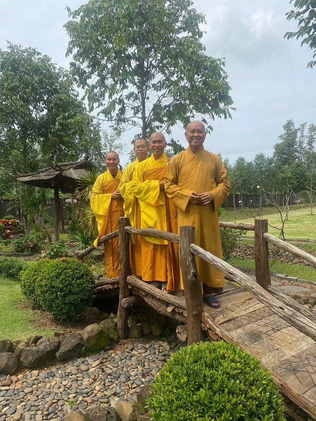 Chư Tăng Tổ đình Hoằng Pháp mừng khánh tuế Hòa thượng Đạo trưởng sau khi mãn khóa An cư kiết hạ PL.2569