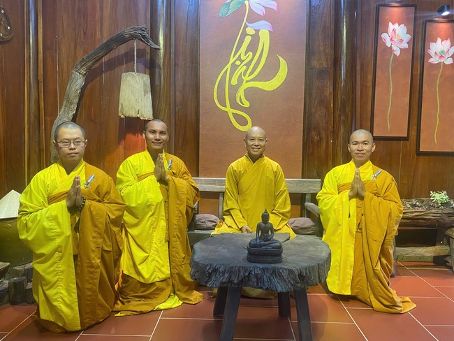 Chư Tăng Tổ đình Hoằng Pháp mừng khánh tuế Hòa thượng Đạo trưởng sau khi mãn khóa An cư kiết hạ PL.2569