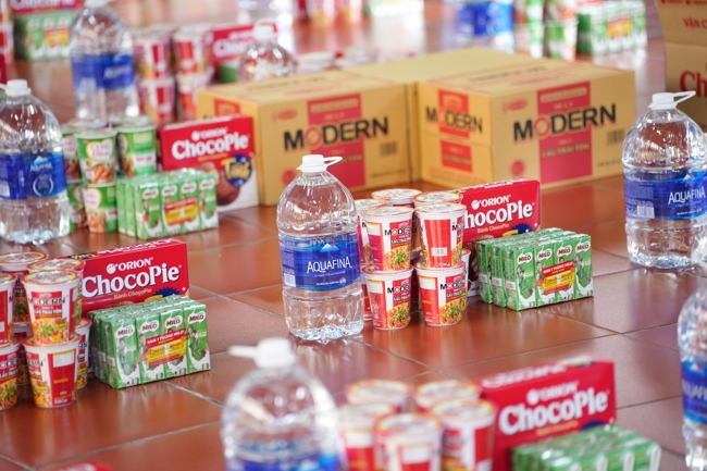 Giving gifts at the Orthopedic Trauma Hospital in HCMC in the Ullambana season in the pagoda charity activities