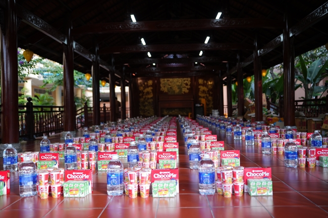Giving gifts at the Orthopedic Trauma Hospital in HCMC in the Ullambana season in the pagoda charity activities