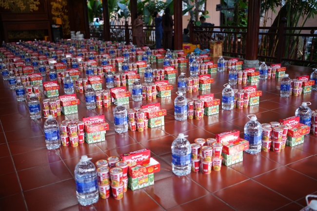 Giving gifts at the Orthopedic Trauma Hospital in HCMC in the Ullambana season in the pagoda charity activities