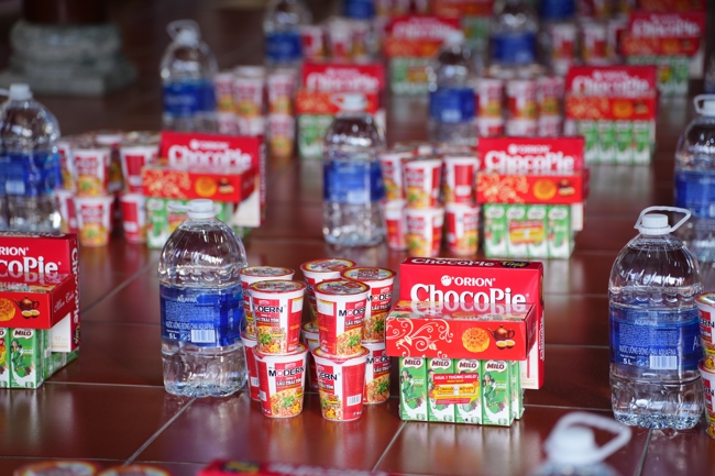 Giving gifts at the Orthopedic Trauma Hospital in HCMC in the Ullambana season in the pagoda charity activities