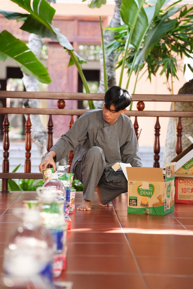 Giving gifts at the Orthopedic Trauma Hospital in HCMC in the Ullambana season in the pagoda charity activities