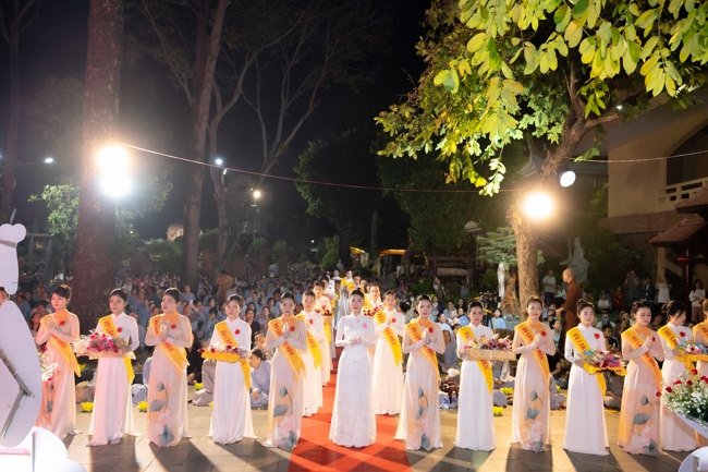 Candle Lighting Night of Ullambana Ceremony holding by Hieu and Thuong Group