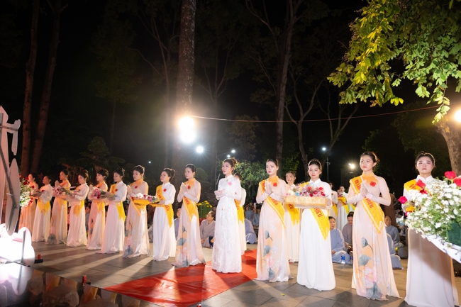 Candle Lighting Night of Ullambana Ceremony holding by Hieu and Thuong Group
