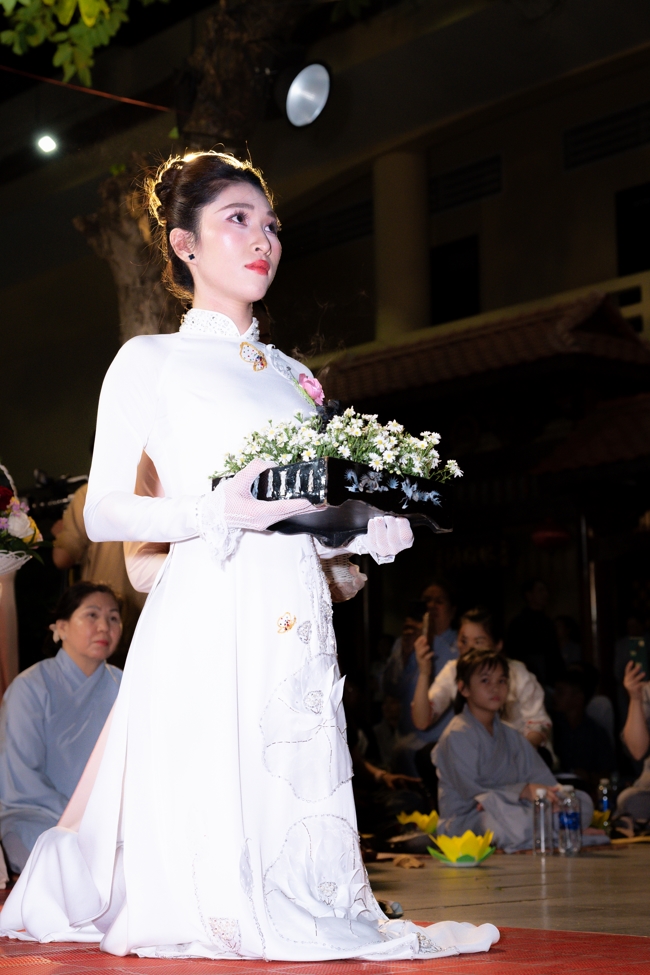 Candle Lighting Night of Ullambana Ceremony holding by Hieu and Thuong Group