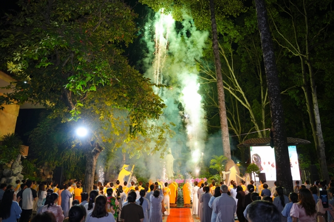 Candle Lighting Night of Ullambana Ceremony holding by Hieu and Thuong Group