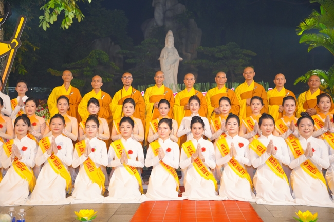 Candle Lighting Night of Ullambana Ceremony holding by Hieu and Thuong Group