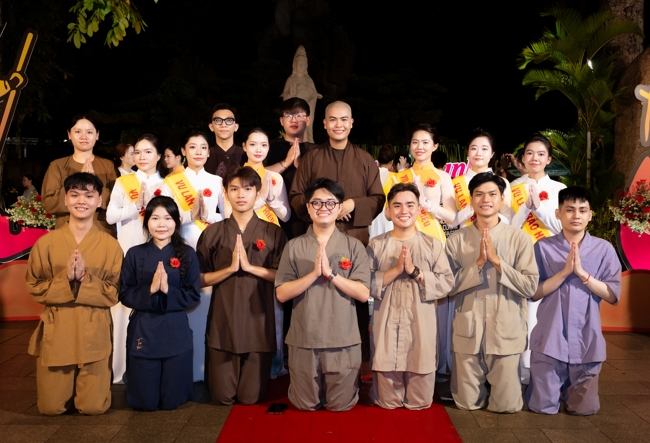 Candle Lighting Night of Ullambana Ceremony holding by Hieu and Thuong Group