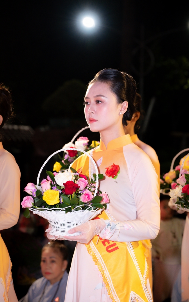 Candle Lighting Night of Ullambana Ceremony holding by Hieu and Thuong Group