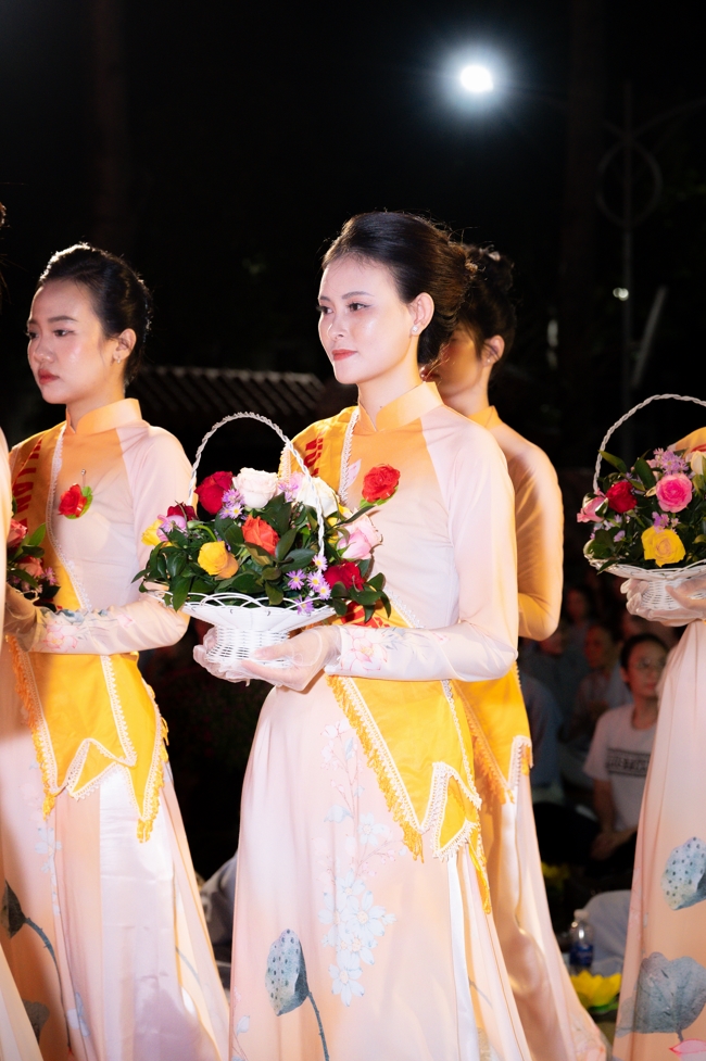 Candle Lighting Night of Ullambana Ceremony holding by Hieu and Thuong Group