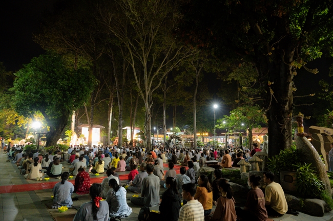 Candle Lighting Night of Ullambana Ceremony holding by Hieu and Thuong Group