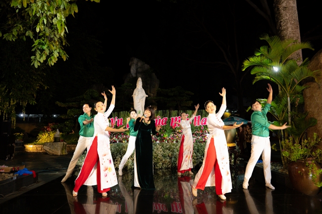 Candle Lighting Night of Ullambana Ceremony holding by Hieu and Thuong Group