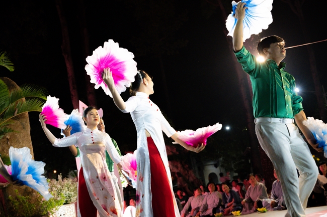 Candle Lighting Night of Ullambana Ceremony holding by Hieu and Thuong Group