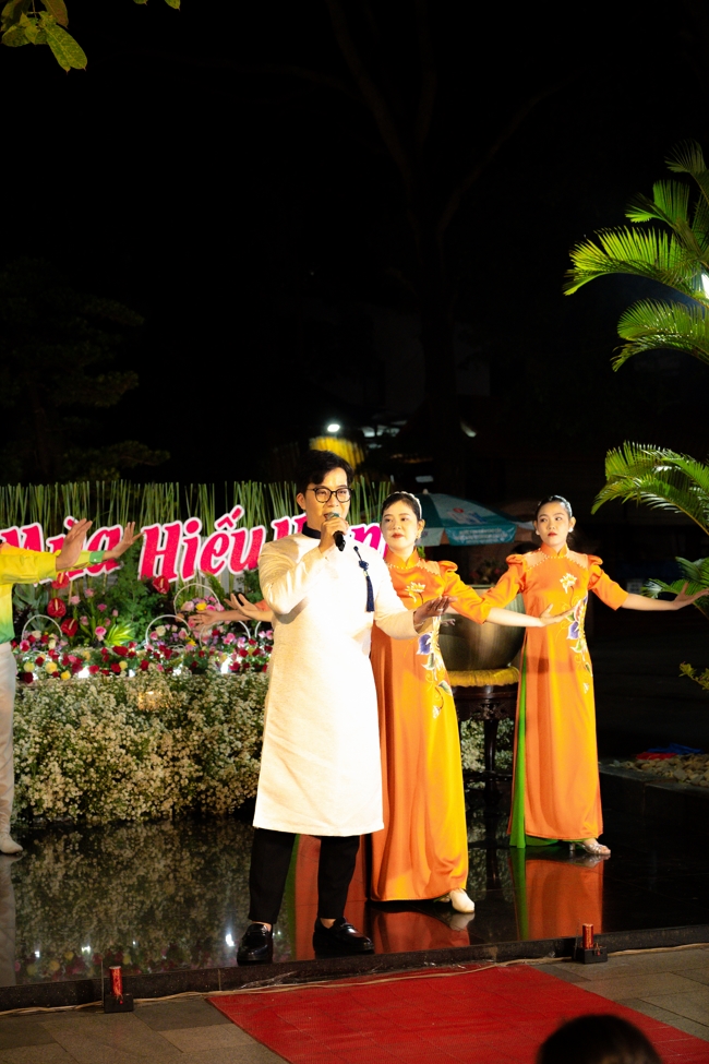 Candle Lighting Night of Ullambana Ceremony holding by Hieu and Thuong Group