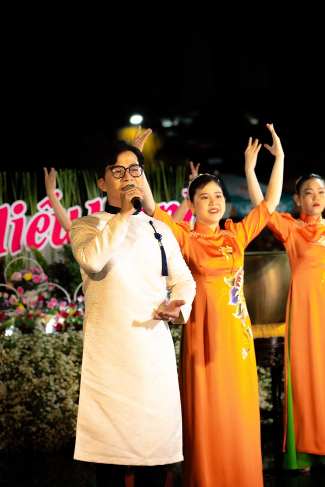 Candle Lighting Night of Ullambana Ceremony holding by Hieu and Thuong Group