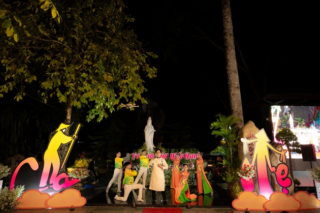 Candle Lighting Night of Ullambana Ceremony holding by Hieu and Thuong Group