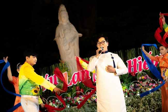 Candle Lighting Night of Ullambana Ceremony holding by Hieu and Thuong Group