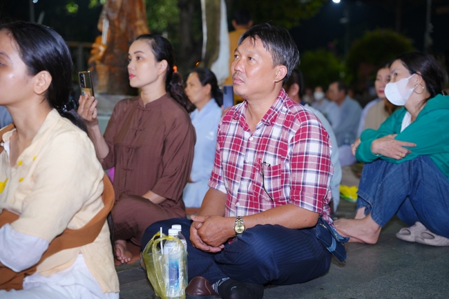 Candle Lighting Night of Ullambana Ceremony holding by Hieu and Thuong Group