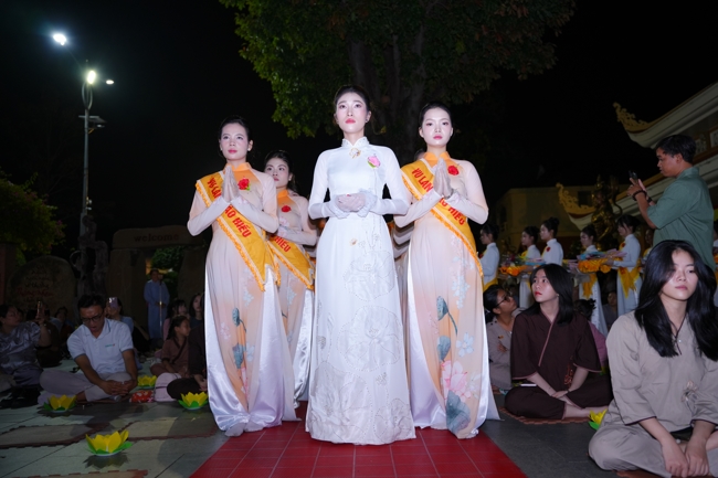 Candle Lighting Night of Ullambana Ceremony holding by Hieu and Thuong Group