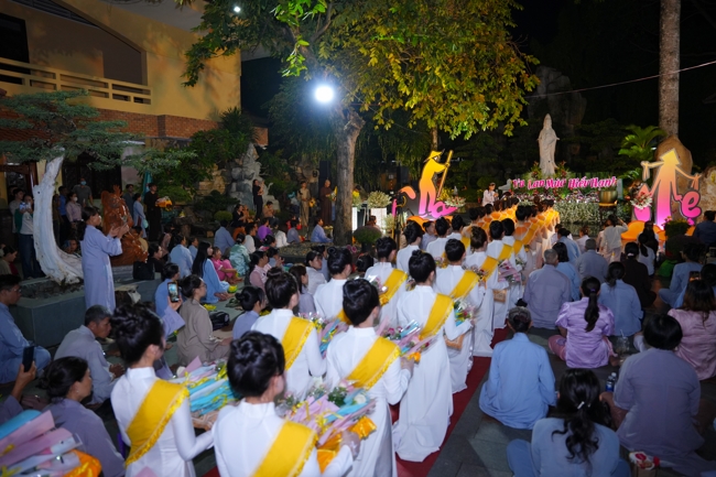 Candle Lighting Night of Ullambana Ceremony holding by Hieu and Thuong Group