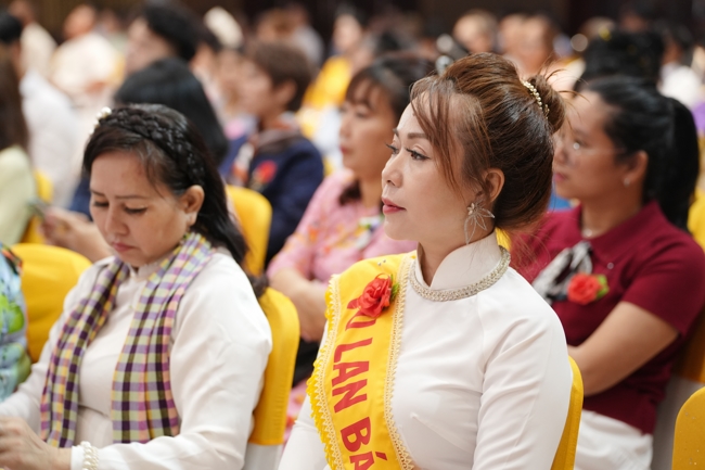 “The Rose Pinning on Shirt” Ullambana Ceremony for Businessmen