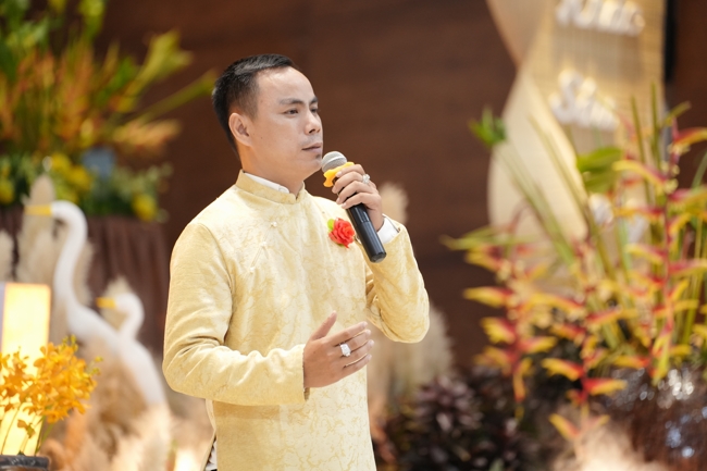 “The Rose Pinning on Shirt” Ullambana Ceremony for Businessmen