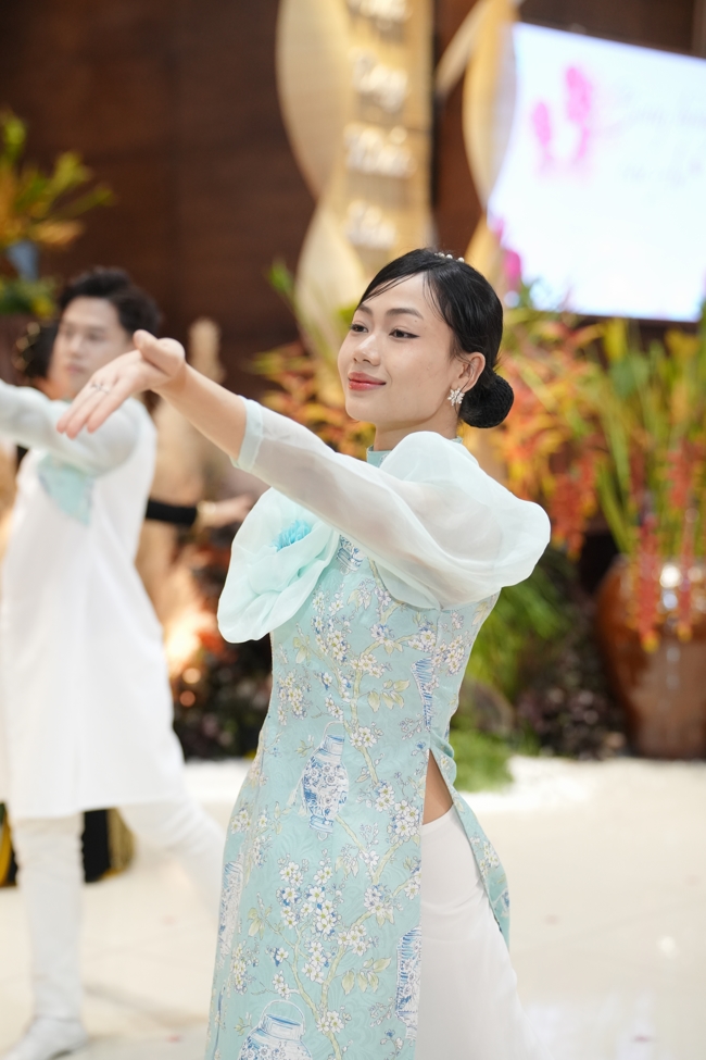 “The Rose Pinning on Shirt” Ullambana Ceremony for Businessmen