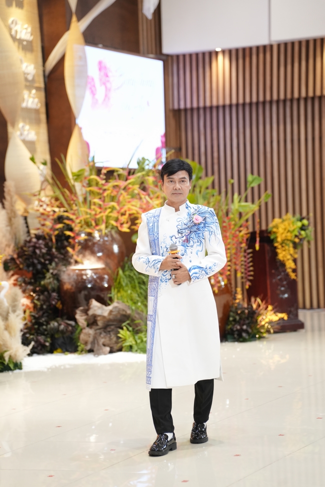 “The Rose Pinning on Shirt” Ullambana Ceremony for Businessmen