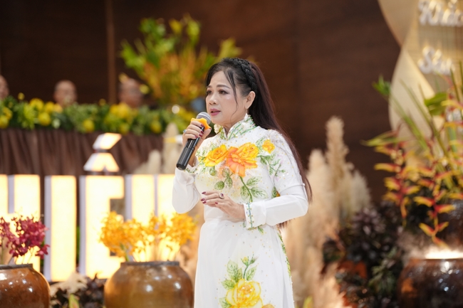 “The Rose Pinning on Shirt” Ullambana Ceremony for Businessmen